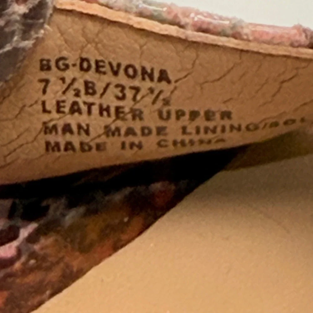 BCBGeneration Devona T-Strap Platform Heels Women 7.5 Snakeskin Stiletto Y2K New